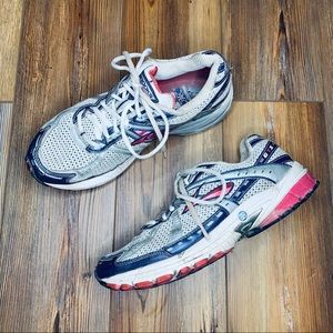 Brooks woman’s grey/pink running shoes